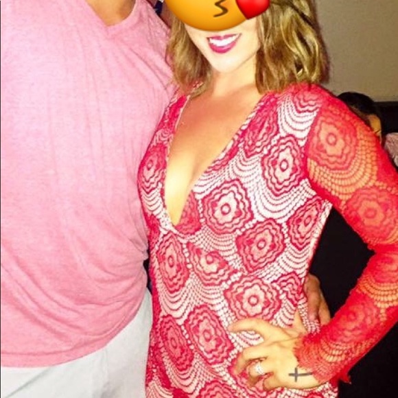 Red lace dress - Picture 5 of 5